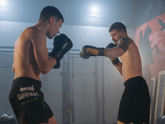 Différence kick-boxing et boxe thai : zoom sur ces 2 pratiques