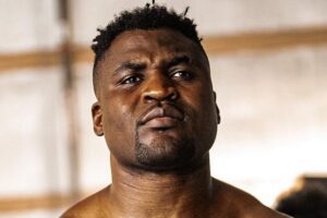 Francis Ngannou en colère contre les juges après sa défaite.