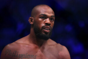 Jon Jones réagit avec tristesse à sa blessure: «Désolé...». (63