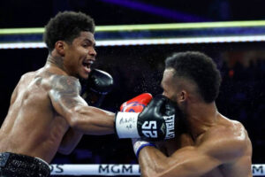 Boxeur Shakur Stevenson domine De Los Santos sans éclat.