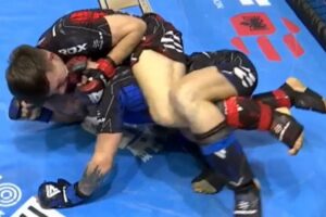 MMA Paul Dena remporte aux mondiaux amateurs par étranglement