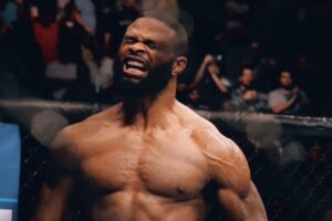 Ancien champion de l'UFC se plaint de son salaire