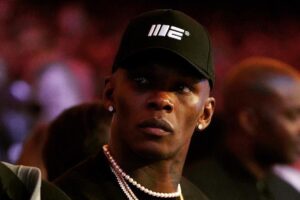 Israel Adesanya physique massif : rumeurs à l'UFC