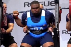 Recordman français soulève 375 kilos en squat!