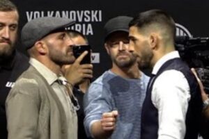 Hommage d'Ilia Topuria à Alexander Volkanovski lors de l'UFC