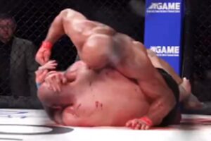 Ancien champion UFC remporte victoire par KO en MMA