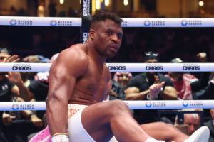 Francis Ngannou oublie après le KO par Anthony Joshua