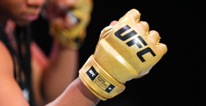 Nouveaux gants dorés dévoilés à l'UFC 300