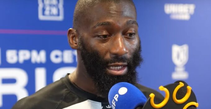 Cédric Doumbé provoque son adversaire en MMA : "Je l'emm*rde"