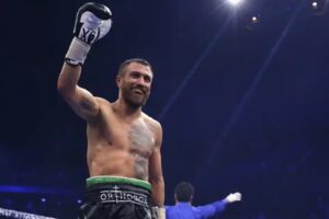 Lomachenko bat Kambosos et remporte une ceinture en démonstration