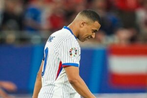 Kylian Mbappé : nez cassé, risques évités