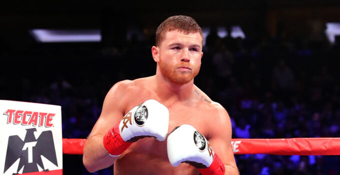 Canelo Alvarez tacle son rival David Benavidez en boxe