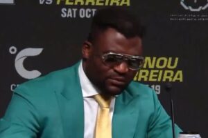 Francis Ngannou ému en conférence de presse