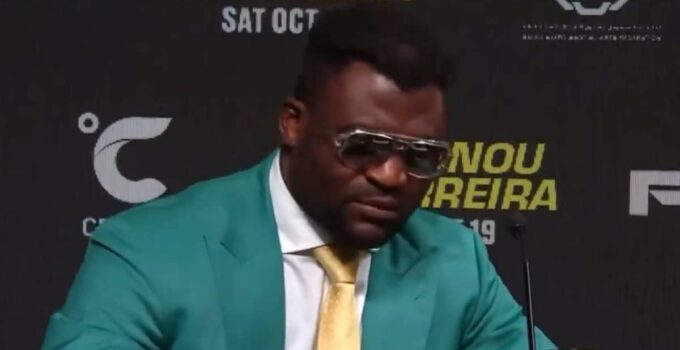 Francis Ngannou ému en conférence de presse