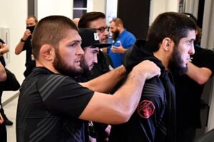 Encensement de Khabib Nurmagomedov envers Islam Makhachev