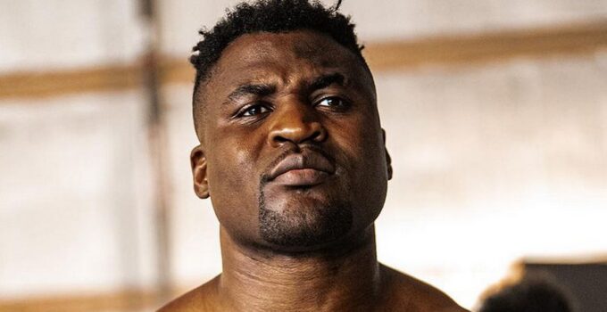 Francis Ngannou met la pression à son adversaire MMA