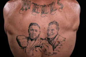 Tatouage fou d'un combattant en hommage à Conor McGregor