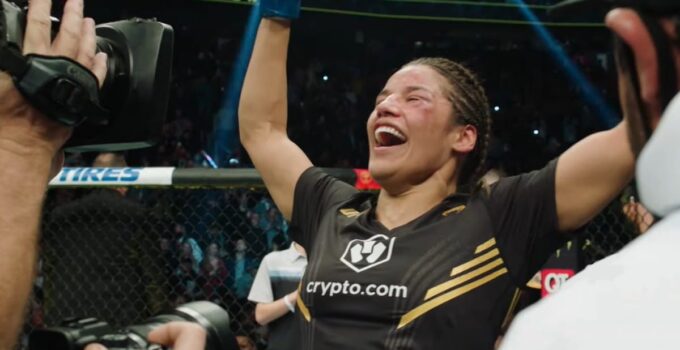 Championne Julianna Pena effrayée lors de l'UFC 307