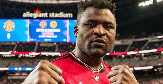 Francis Ngannou : "Explosif" en foot selon le combattant MMA