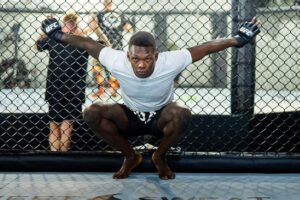 Israel Adesanya plus massif que jamais en Colombie