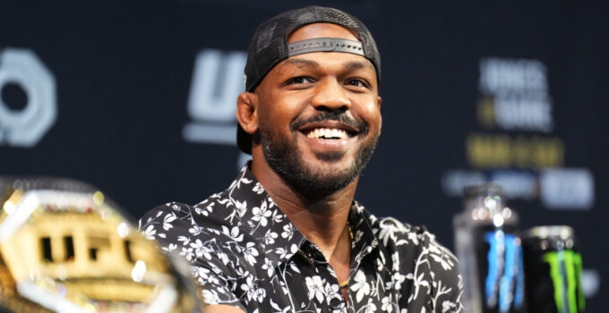 Jon Jones dévoile son short customisé pour l’UFC 309