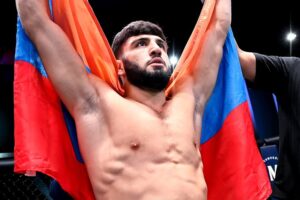 Préparation UFC 311 : Arman Tsarukyan s'entraîne avec un athlète