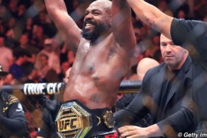 Jon Jones trop intelligent pour Tom Aspinall, selon Henry Cejudo